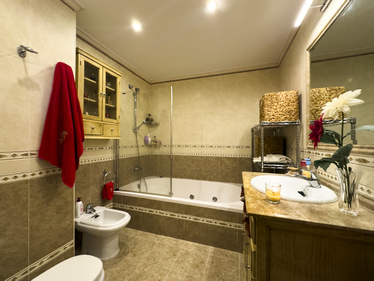 3 Bed Apartment for sale in Estepona Costa Del Sol, Málaga, Spain