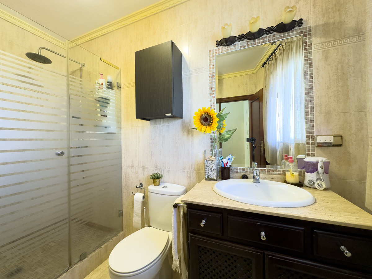 3 Bed Apartment for sale in Estepona Costa Del Sol, Málaga, Spain