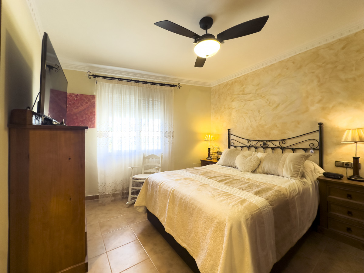 3 Bed Apartment for sale in Estepona Costa Del Sol, Málaga, Spain