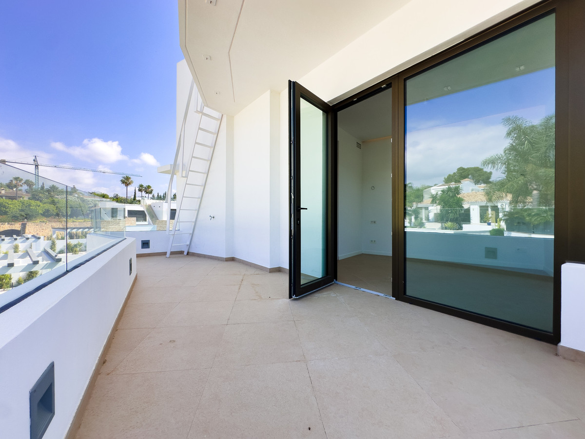 4 Bed Townhouse for sale in Estepona Costa Del Sol, Málaga, Spain