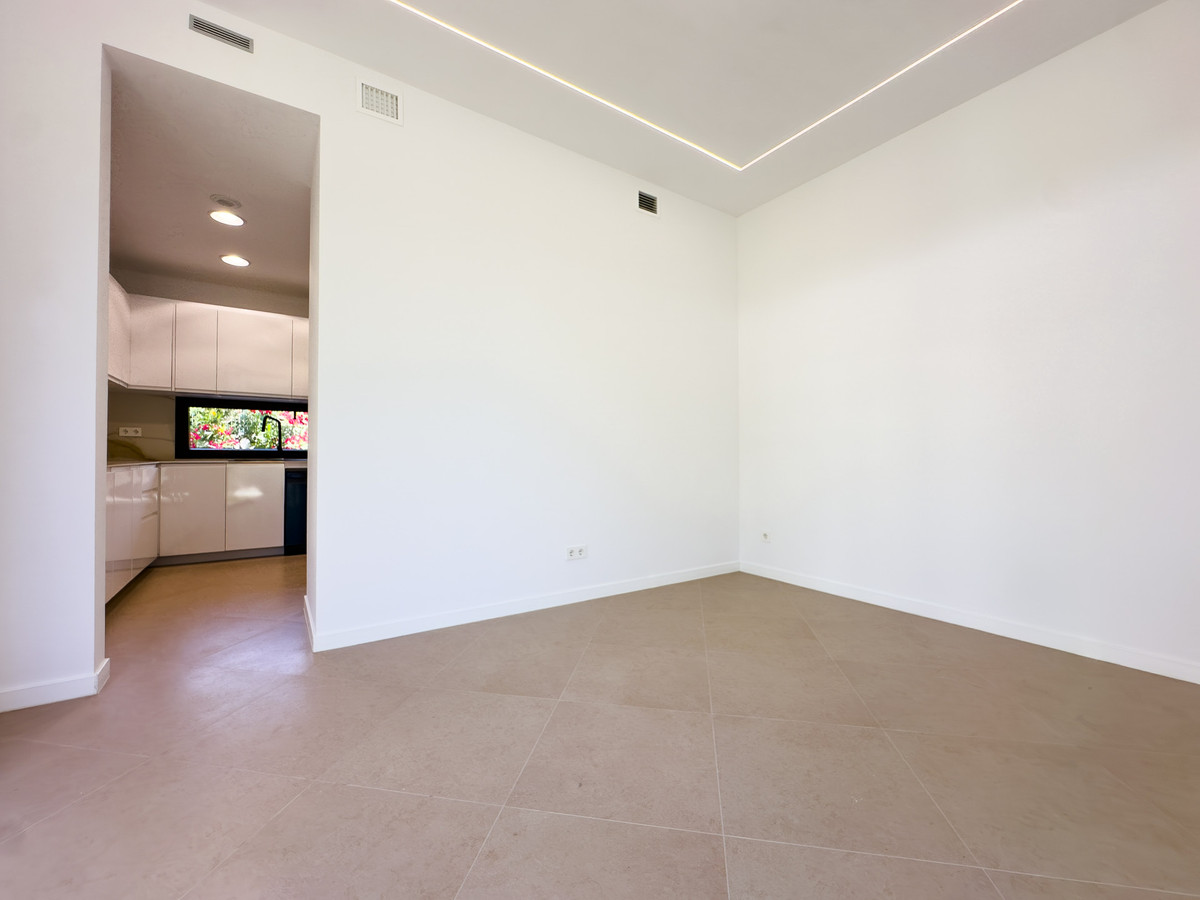 4 Bed Townhouse for sale in Estepona Costa Del Sol, Málaga, Spain