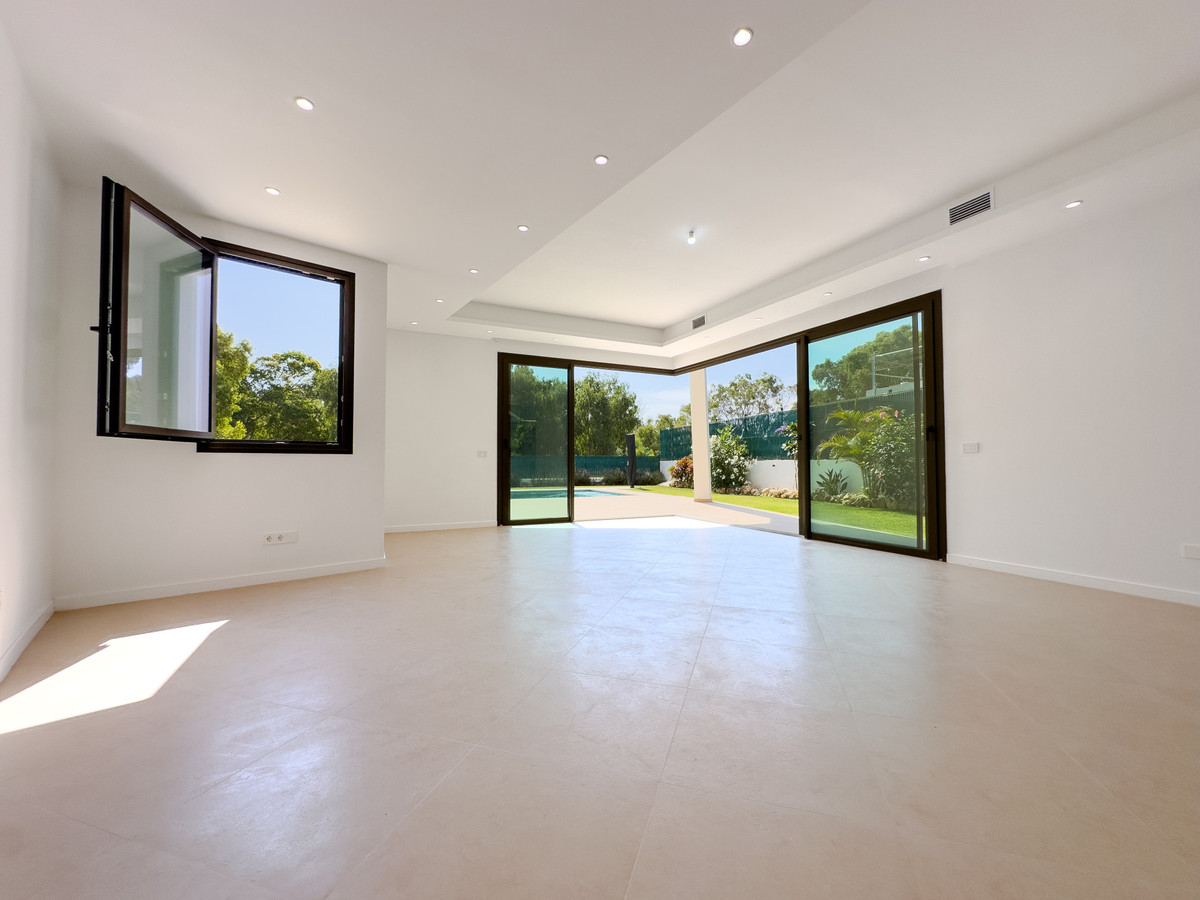 4 Bed Townhouse for sale in Estepona Costa Del Sol, Málaga, Spain