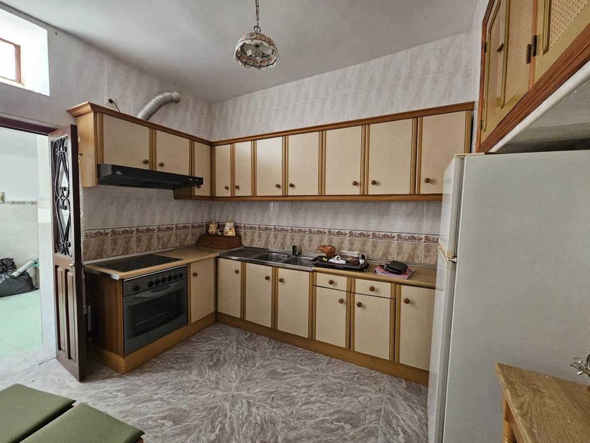 4 Bed Townhouse for sale in El Burgo Costa Del Sol, Málaga, Spain