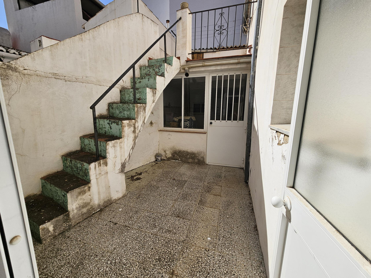 4 Bed Townhouse for sale in El Burgo Costa Del Sol, Málaga, Spain