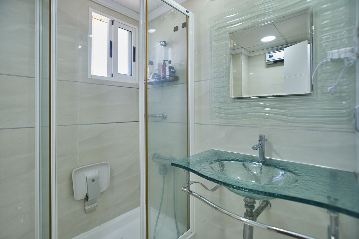Se vende Apartamento Planta Media de 3 dormitorios en Costa Blanca, Alicante, España