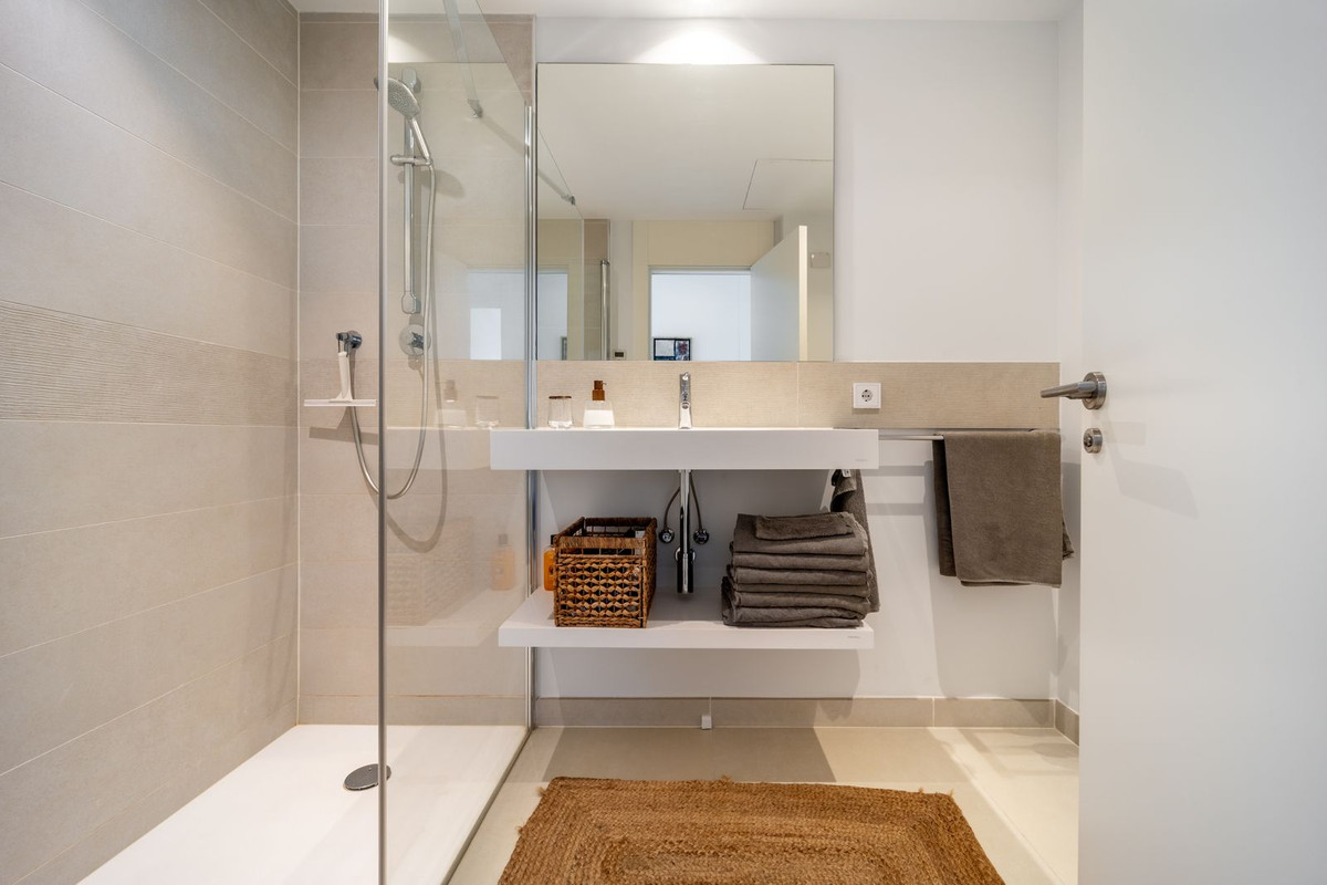 2 Bed Apartment for sale in Fuengirola Costa Del Sol, Málaga, Spain