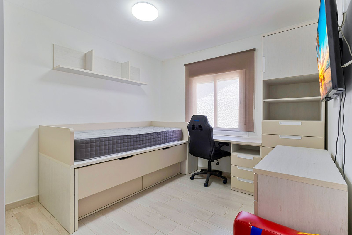Se vende Apartamento en Planta Última de 4 dormitorios en Costa Del Sol, Málaga, España