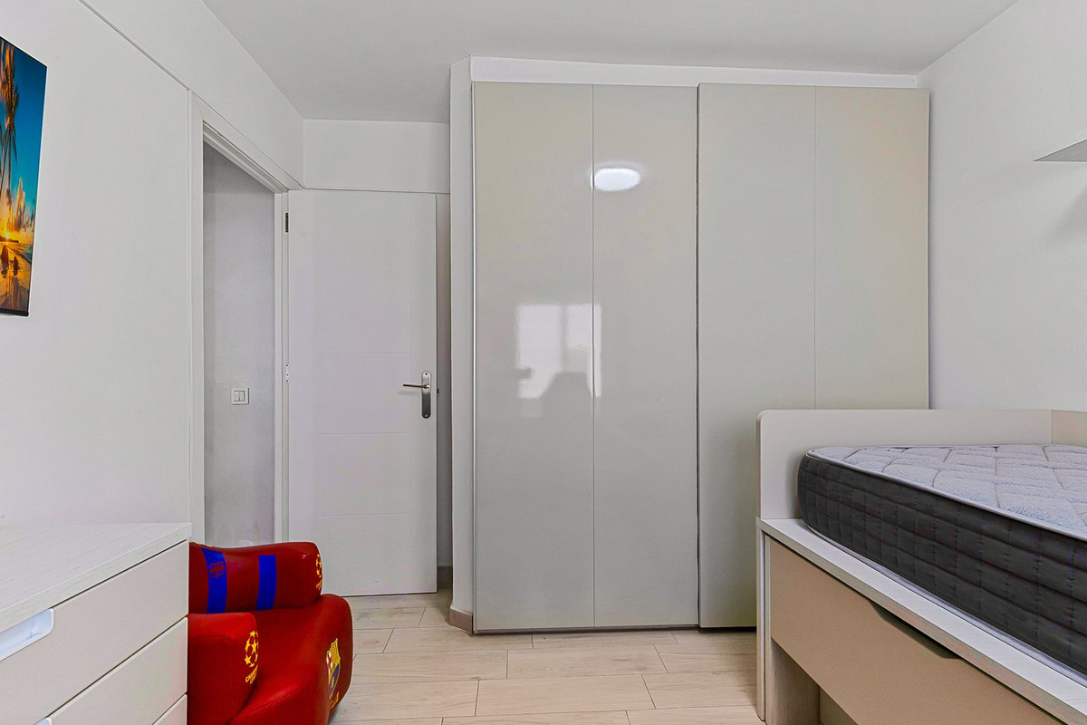 Se vende Apartamento en Planta Última de 4 dormitorios en Costa Del Sol, Málaga, España