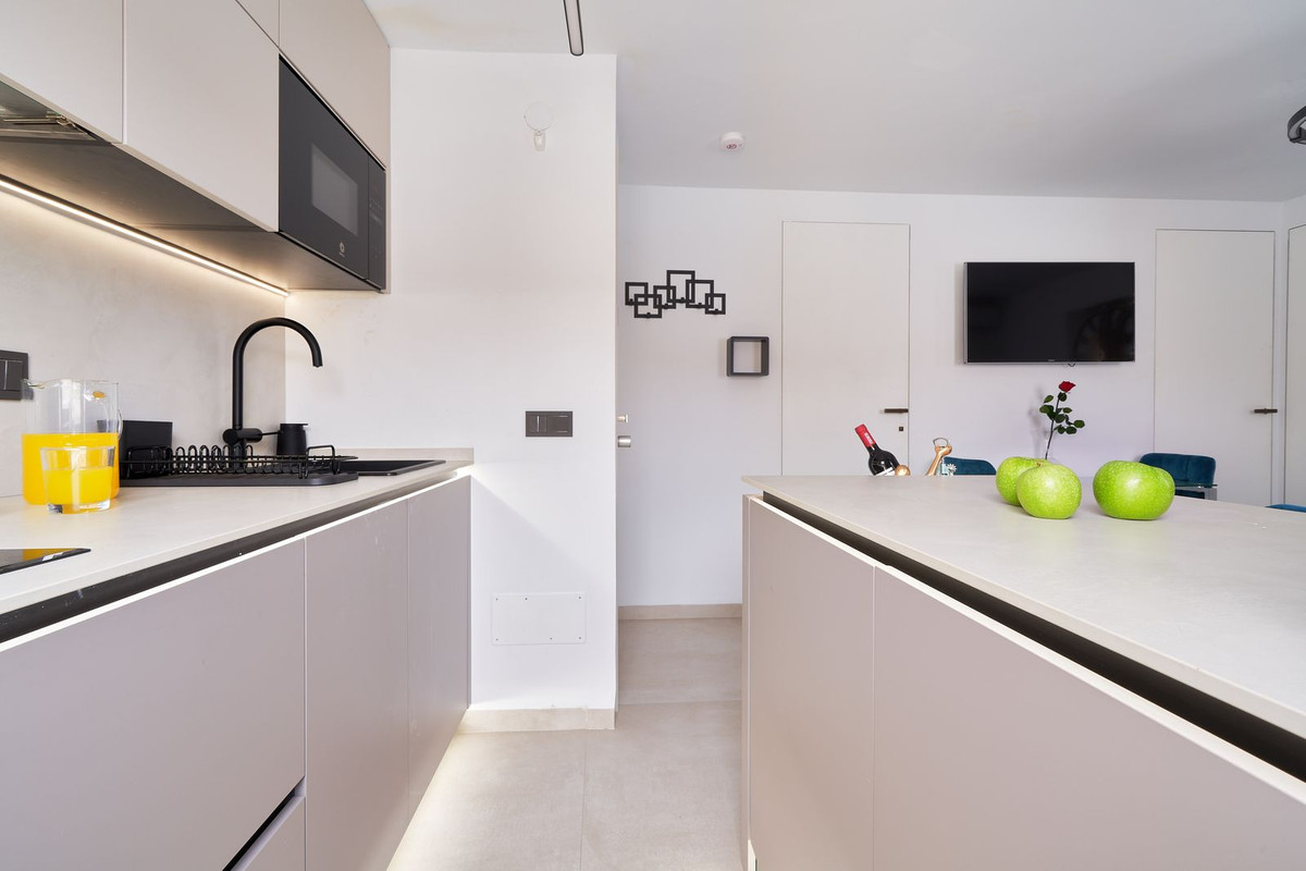 Se vende Apartamento Planta Media de 2 dormitorios en Costa Del Sol, Málaga, España