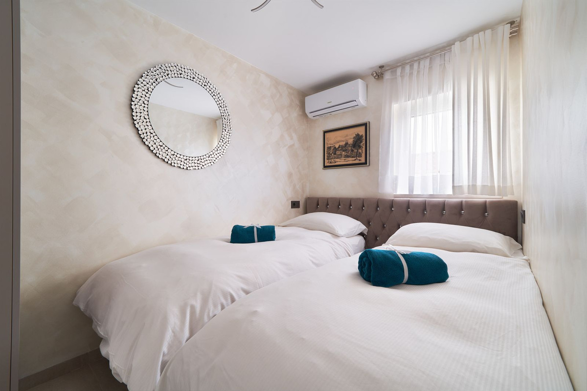 Se vende Apartamento Planta Media de 2 dormitorios en Costa Del Sol, Málaga, España