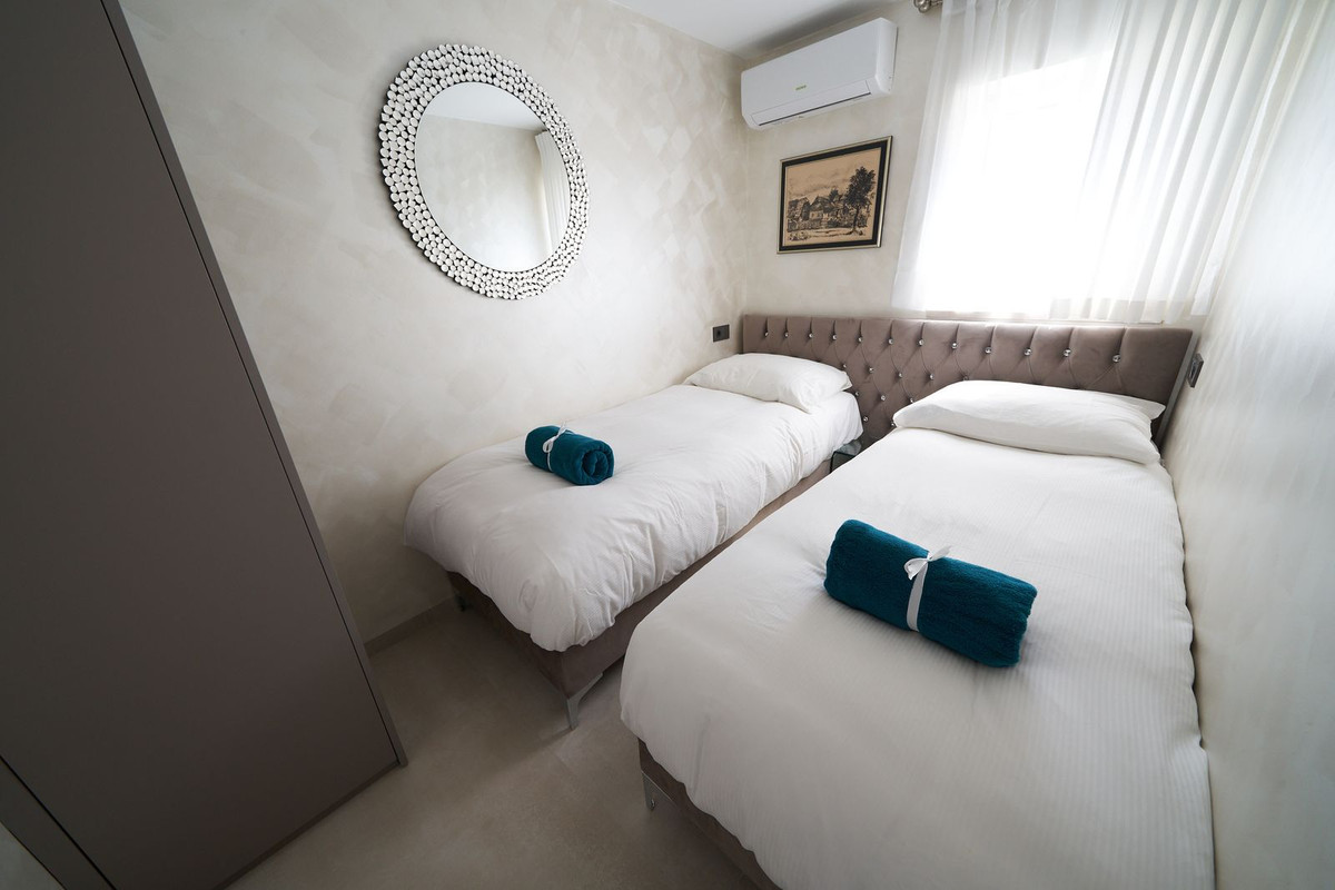 Se vende Apartamento Planta Media de 2 dormitorios en Costa Del Sol, Málaga, España