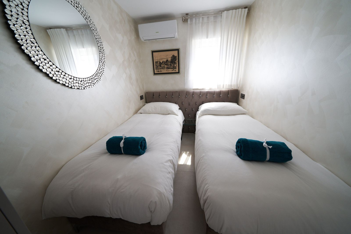 Se vende Apartamento Planta Media de 2 dormitorios en Costa Del Sol, Málaga, España