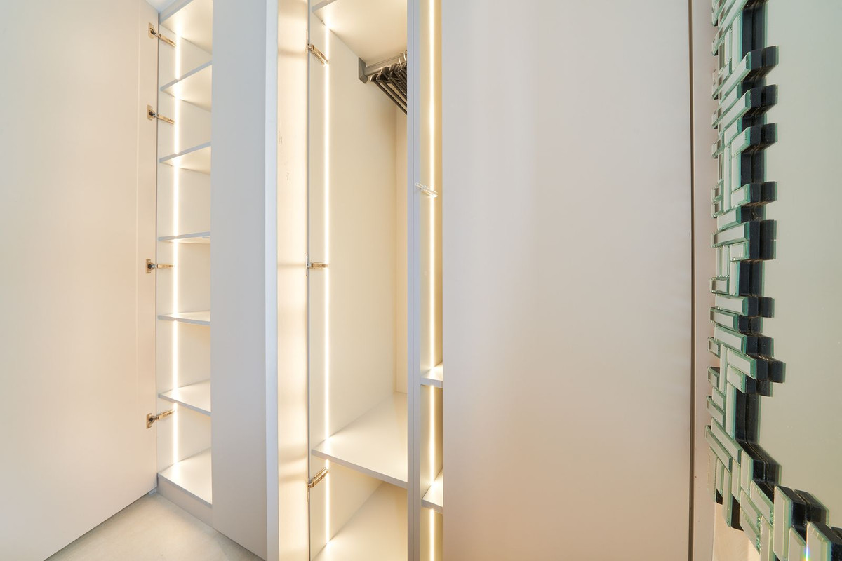 Se vende Apartamento Planta Media de 2 dormitorios en Costa Del Sol, Málaga, España