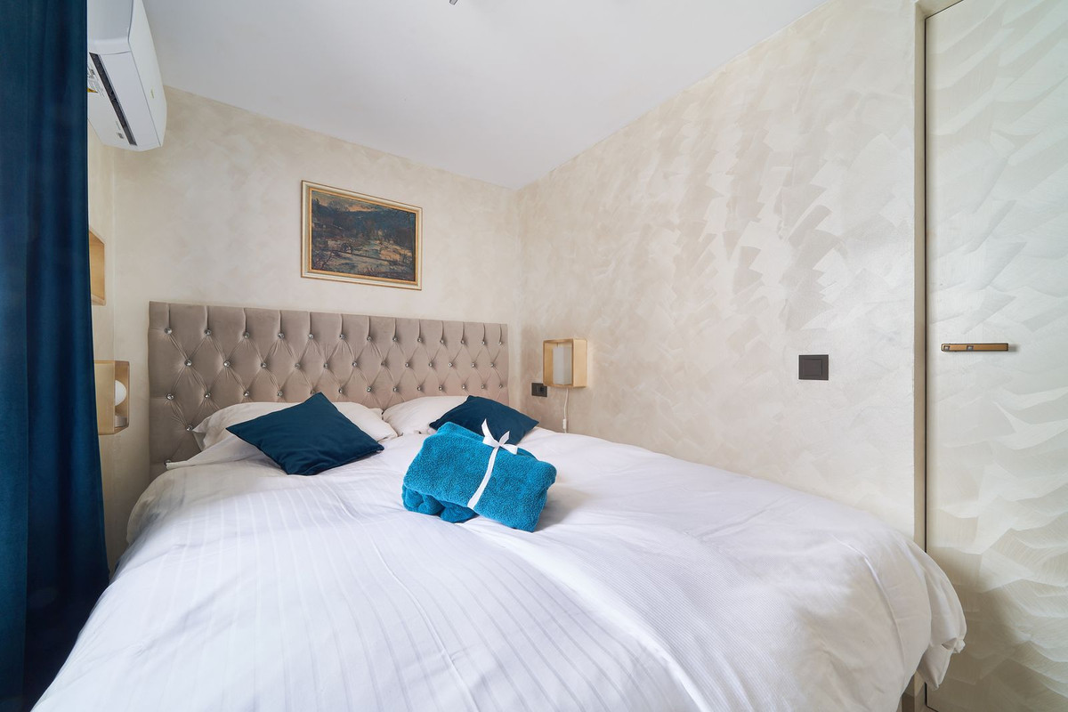 Se vende Apartamento Planta Media de 2 dormitorios en Costa Del Sol, Málaga, España