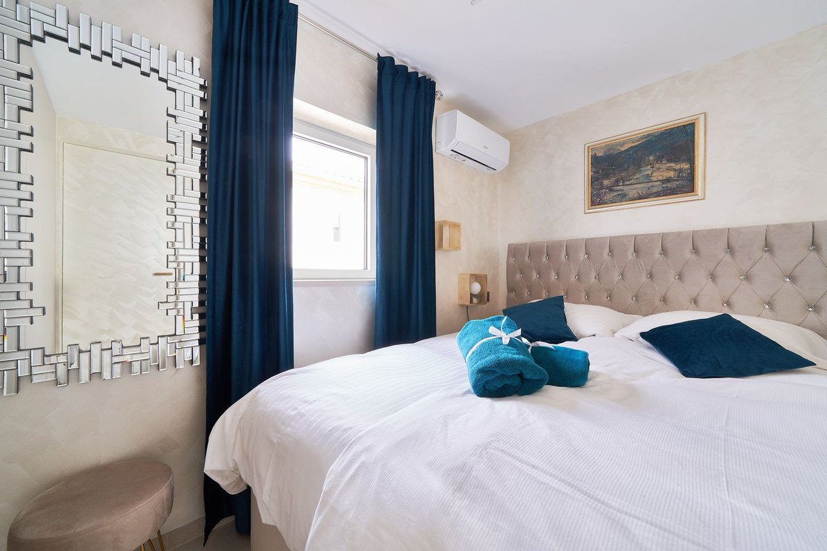 Se vende Apartamento Planta Media de 2 dormitorios en Costa Del Sol, Málaga, España
