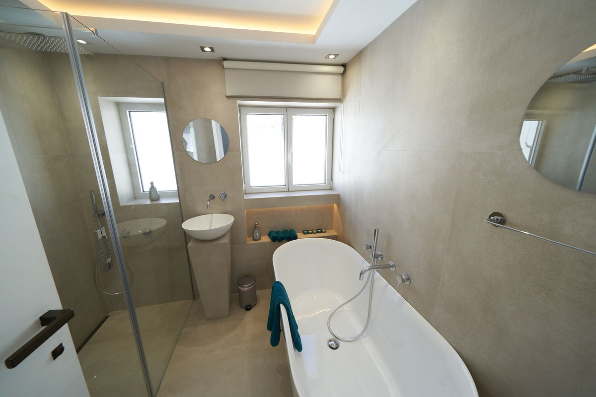 Se vende Apartamento Planta Media de 2 dormitorios en Costa Del Sol, Málaga, España