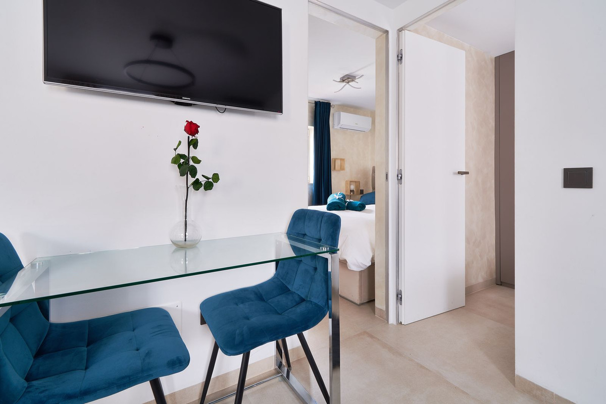 Se vende Apartamento Planta Media de 2 dormitorios en Costa Del Sol, Málaga, España