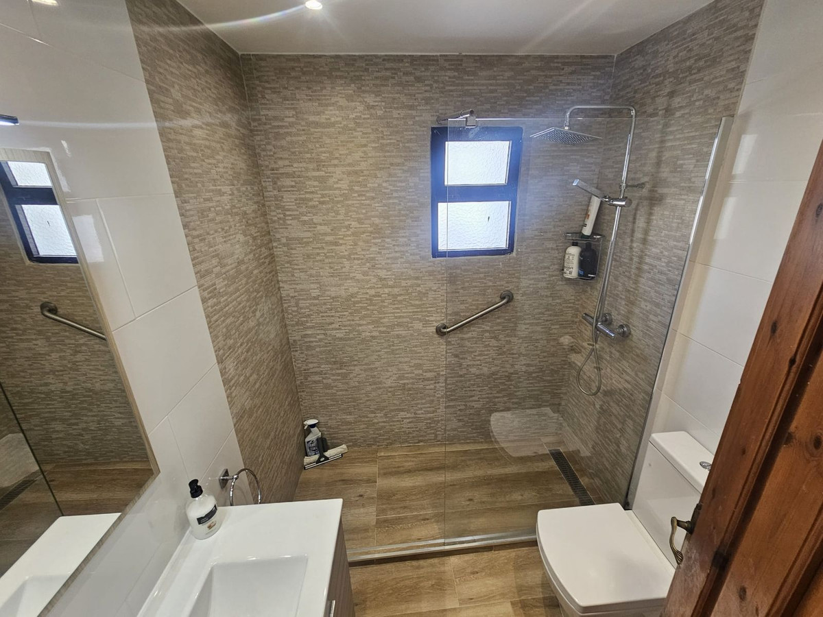 Se vende Apartamento en Planta Última de 3 dormitorios en Costa Del Sol, Málaga, España