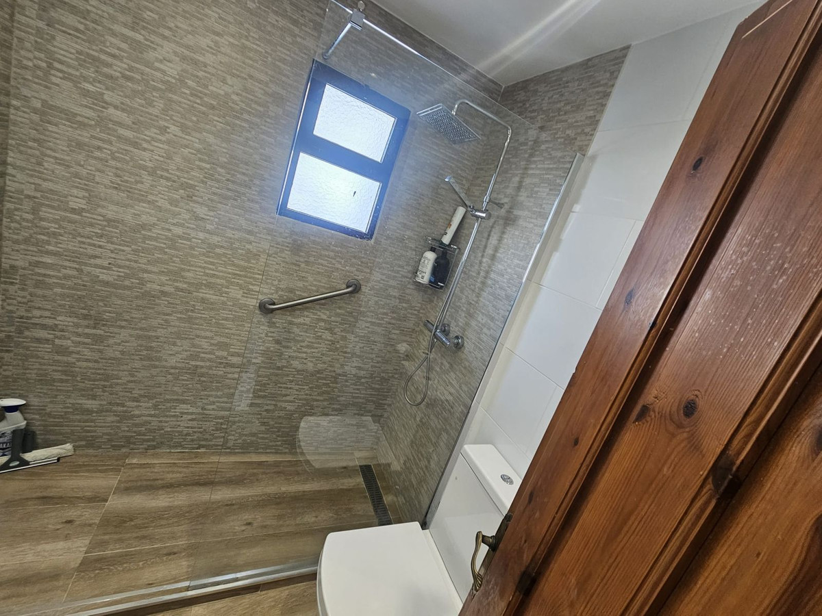 Se vende Apartamento en Planta Última de 3 dormitorios en Costa Del Sol, Málaga, España