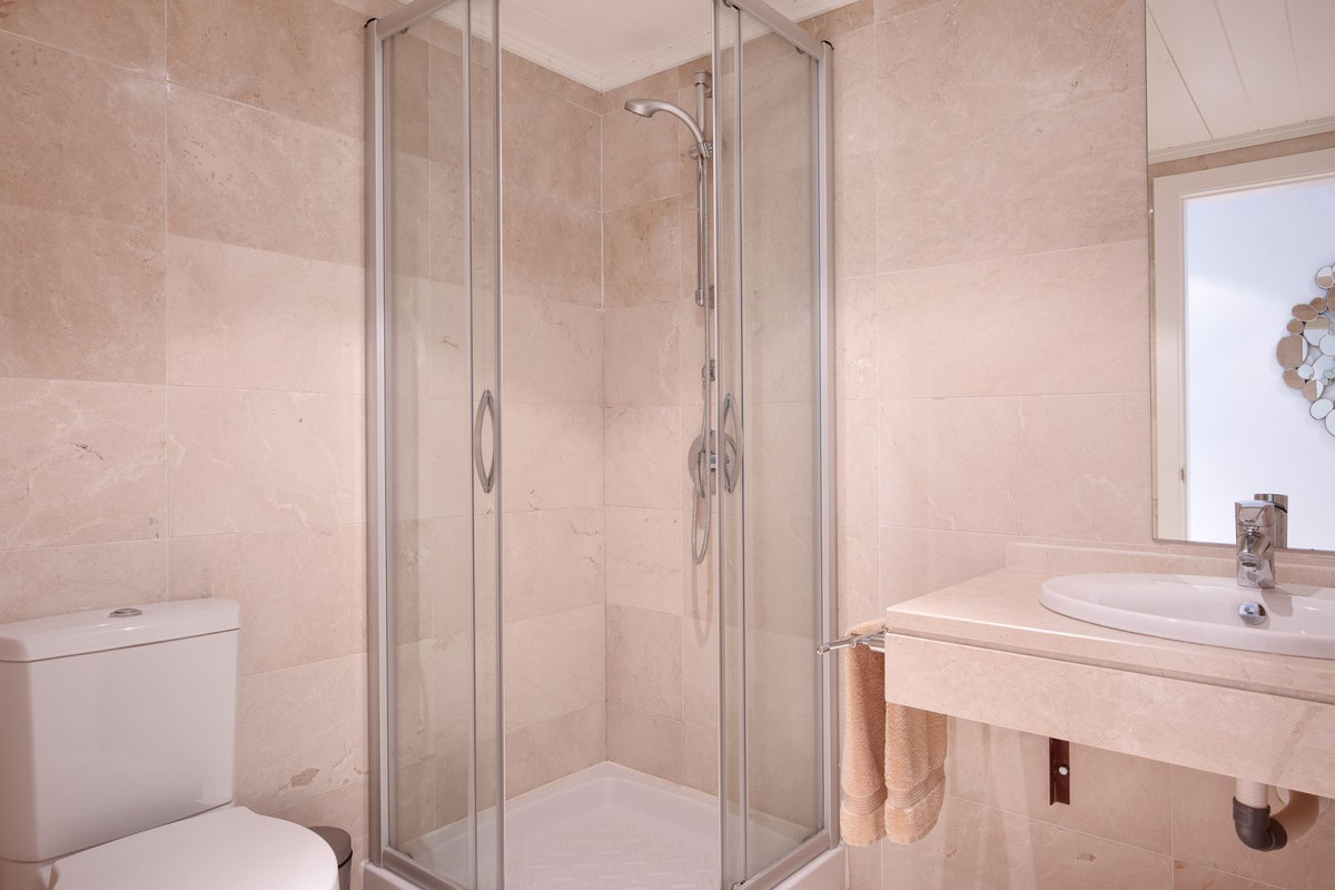Se vende Apartamento Planta Baja de 3 dormitorios en Costa Del Sol, Málaga, España