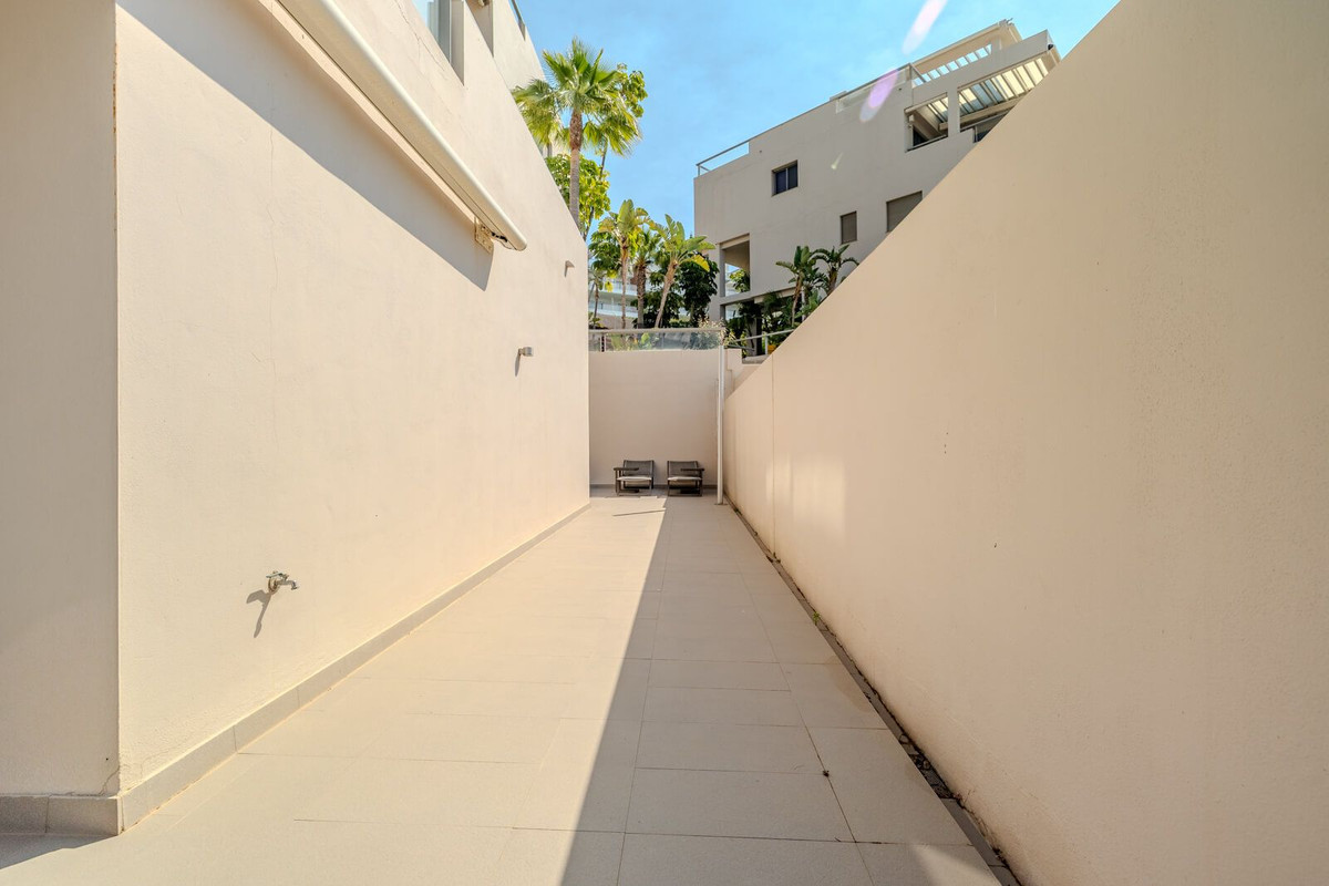 3 Bed Apartment for sale in Benahavís Costa Del Sol, Málaga, Spain