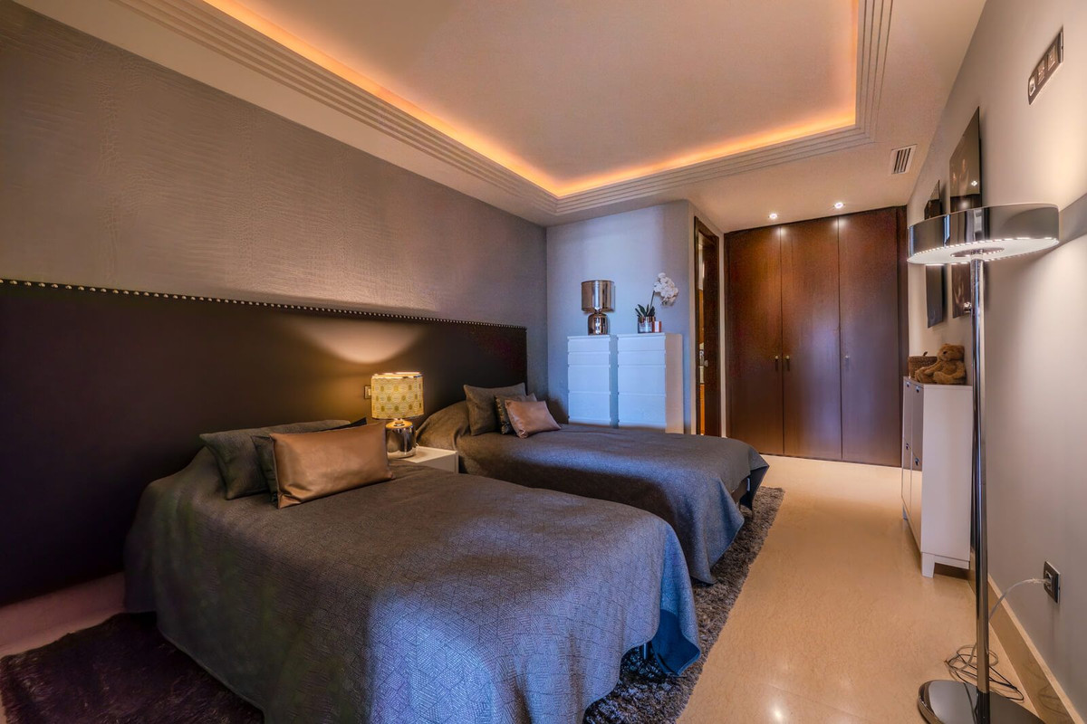 3 Bed Apartment for sale in Benahavís Costa Del Sol, Málaga, Spain