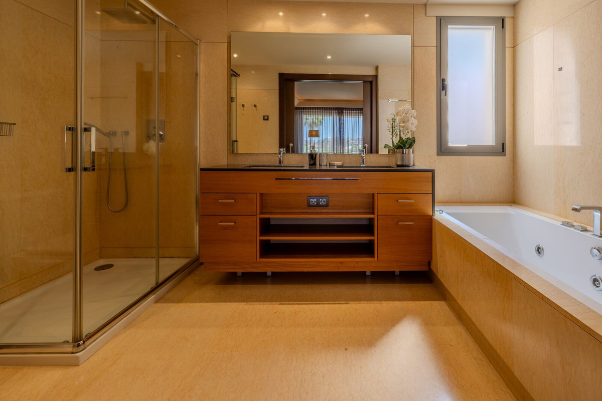 3 Bed Apartment for sale in Benahavís Costa Del Sol, Málaga, Spain
