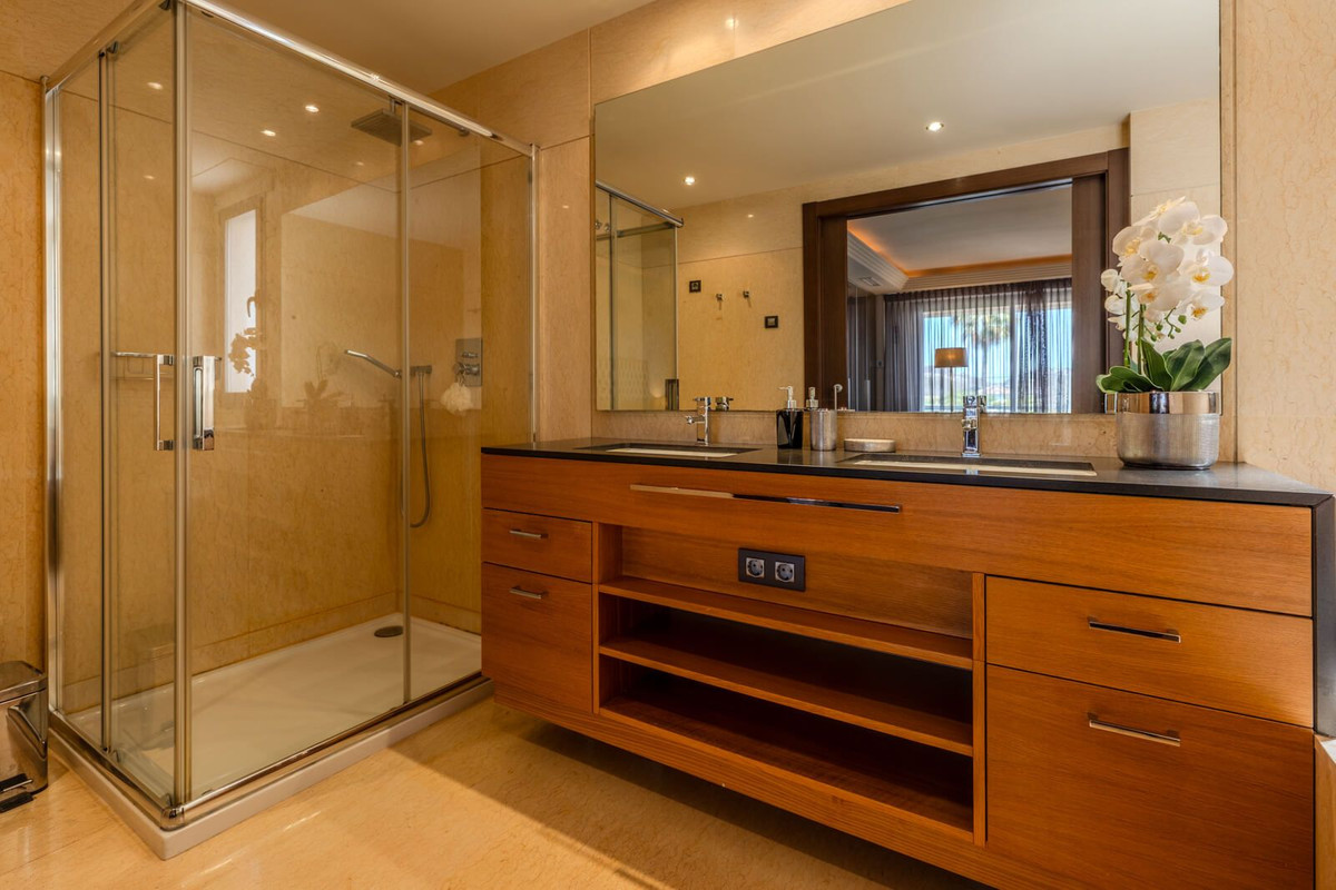 3 Bed Apartment for sale in Benahavís Costa Del Sol, Málaga, Spain