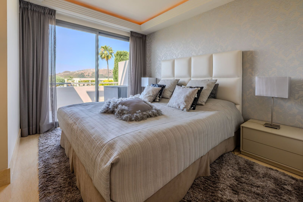 3 Bed Apartment for sale in Benahavís Costa Del Sol, Málaga, Spain