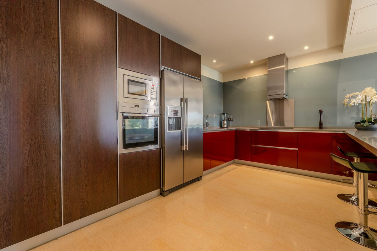 3 Bed Apartment for sale in Benahavís Costa Del Sol, Málaga, Spain