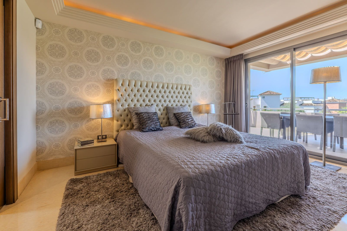 3 Bed Apartment for sale in Benahavís Costa Del Sol, Málaga, Spain