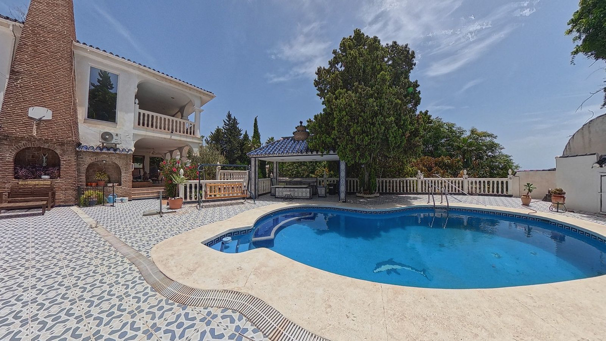 4 Bed Townhouse for sale in Torremuelle Costa Del Sol, Málaga, Spain