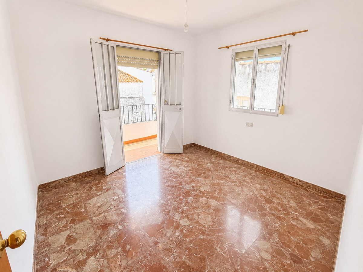 3 Bed Townhouse for sale in Casares Costa Del Sol, Málaga, Spain