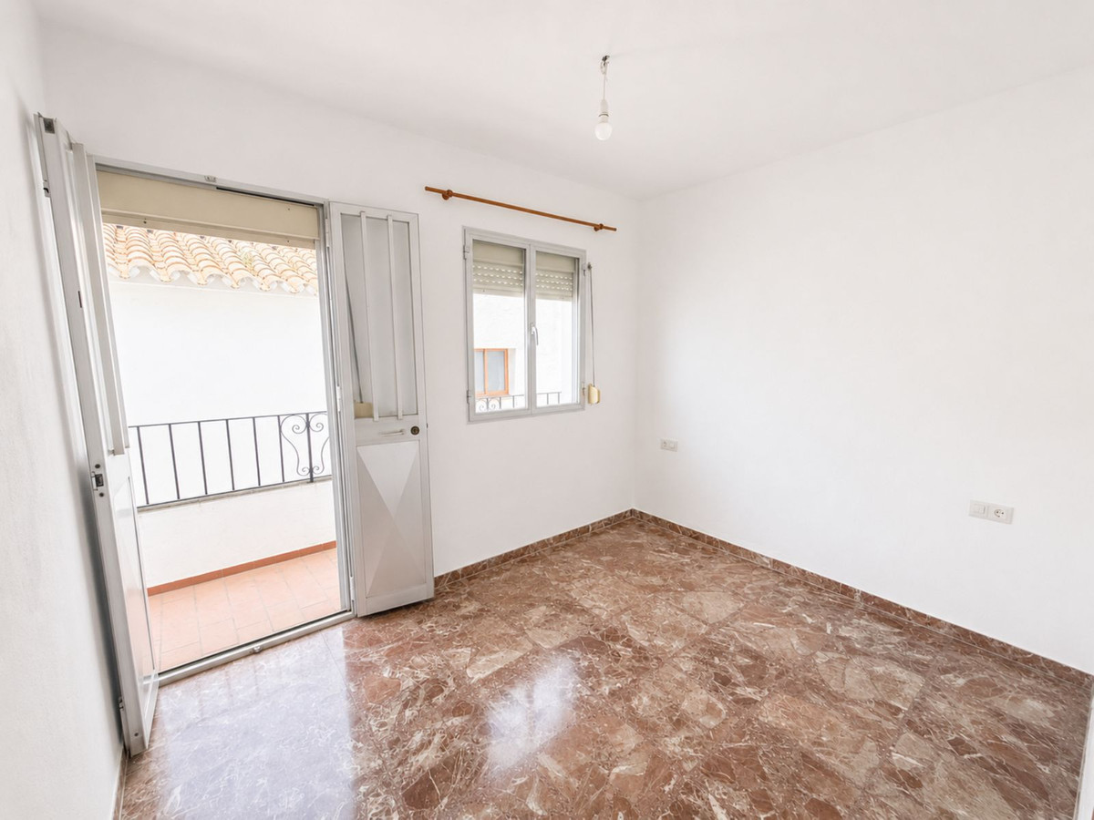 3 Bed Townhouse for sale in Casares Costa Del Sol, Málaga, Spain