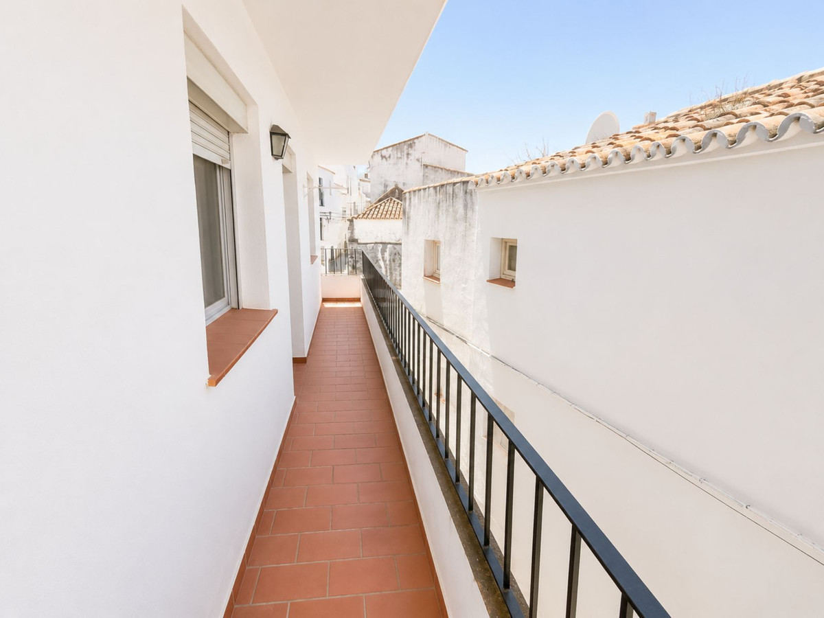 3 Bed Townhouse for sale in Casares Costa Del Sol, Málaga, Spain