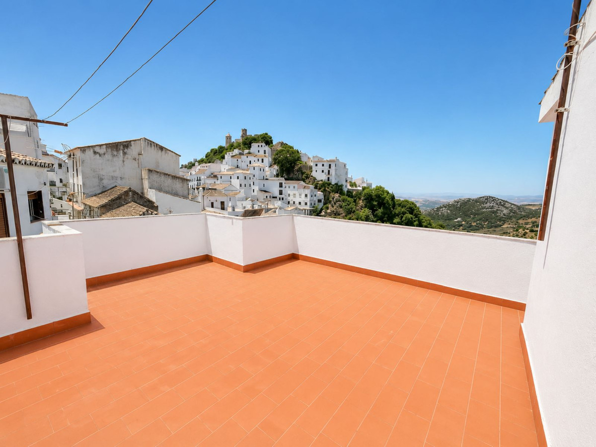 3 Bed Townhouse for sale in Casares Costa Del Sol, Málaga, Spain