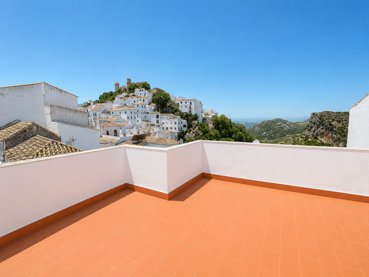 3 Bed Townhouse for sale in Casares Costa Del Sol, Málaga, Spain