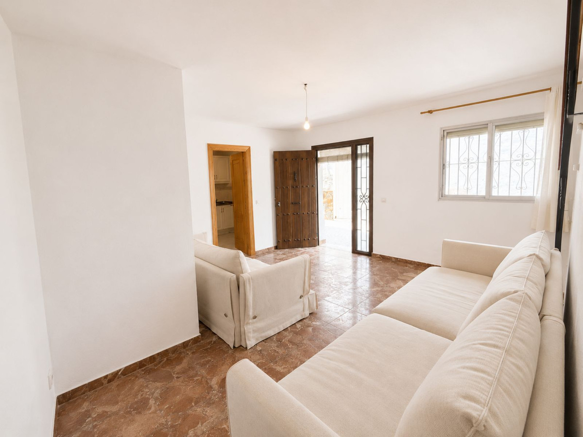 3 Bed Townhouse for sale in Casares Costa Del Sol, Málaga, Spain