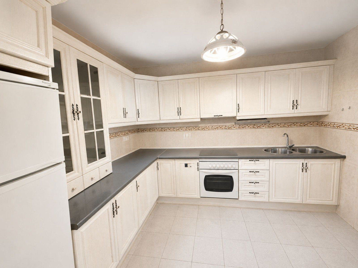 3 Bed Townhouse for sale in Casares Costa Del Sol, Málaga, Spain
