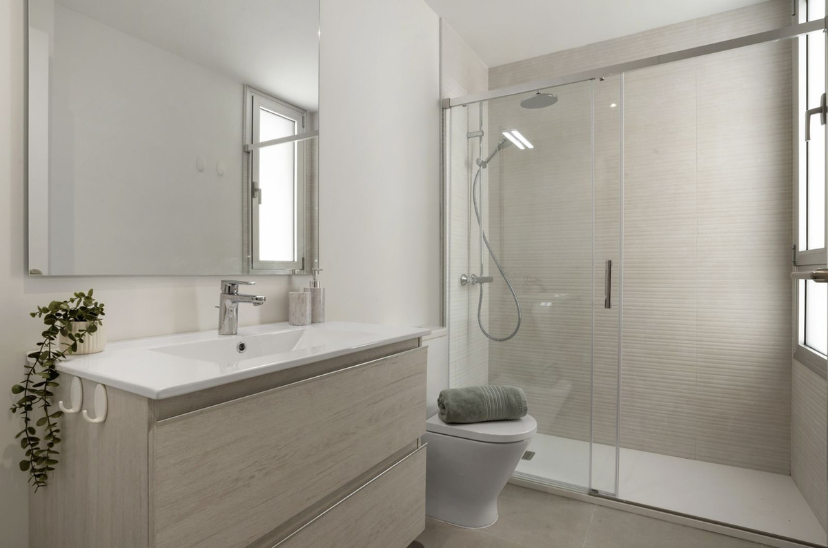 Se vende Apartamento Planta Media de 3 dormitorios en Costa Del Sol, Málaga, España
