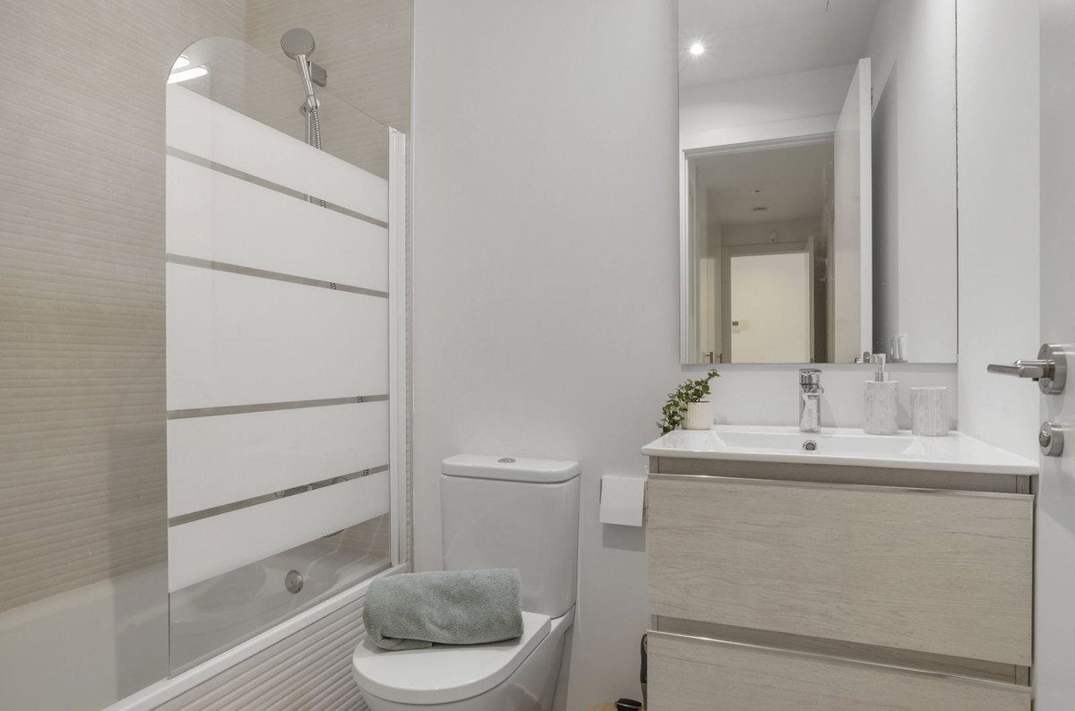 Se vende Apartamento Planta Media de 3 dormitorios en Costa Del Sol, Málaga, España