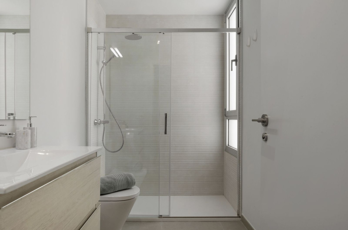 Se vende Apartamento Planta Media de 3 dormitorios en Costa Del Sol, Málaga, España
