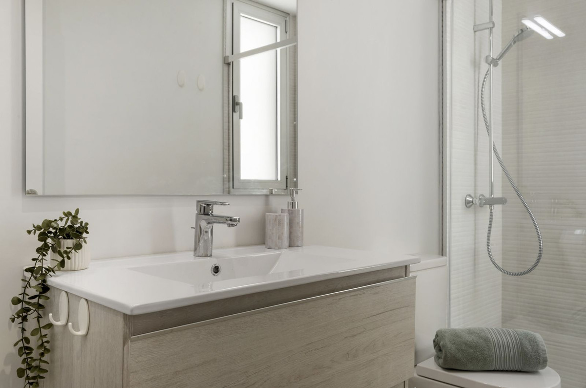 Se vende Apartamento Planta Media de 3 dormitorios en Costa Del Sol, Málaga, España