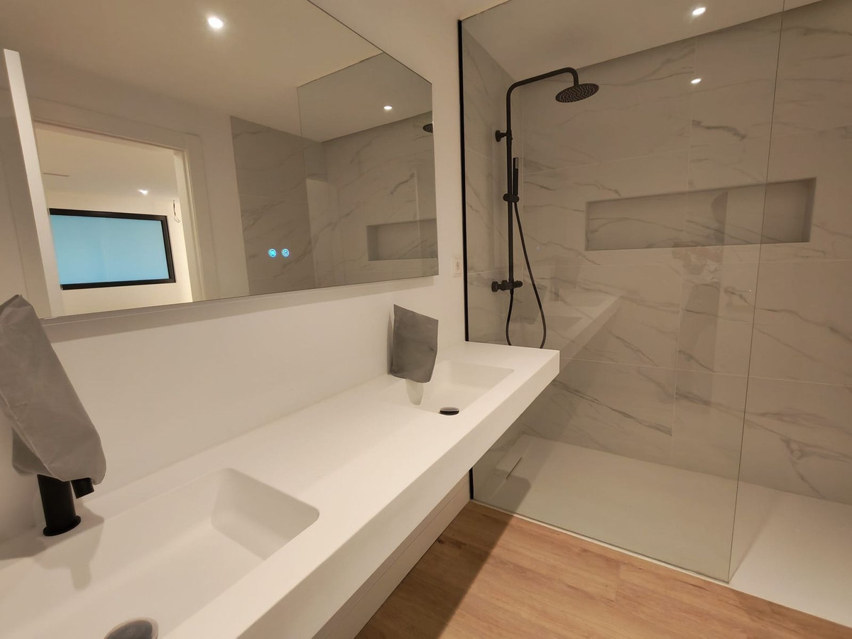 1 Bed Apartment for sale in Nueva Andalucía Costa Del Sol, Málaga, Spain