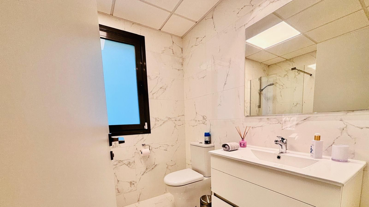 Se vende Apartamento Planta Baja de 3 dormitorios en Costa Del Sol, Málaga, España