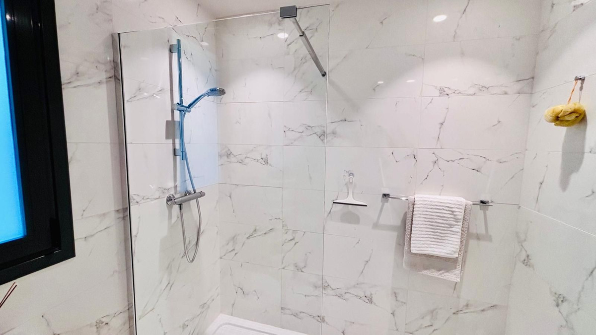 Se vende Apartamento Planta Baja de 3 dormitorios en Costa Del Sol, Málaga, España