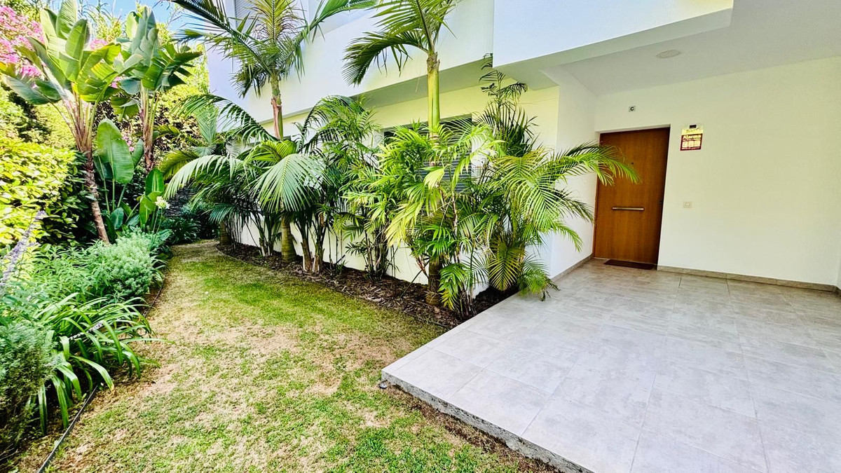 Se vende Apartamento Planta Baja de 3 dormitorios en Costa Del Sol, Málaga, España