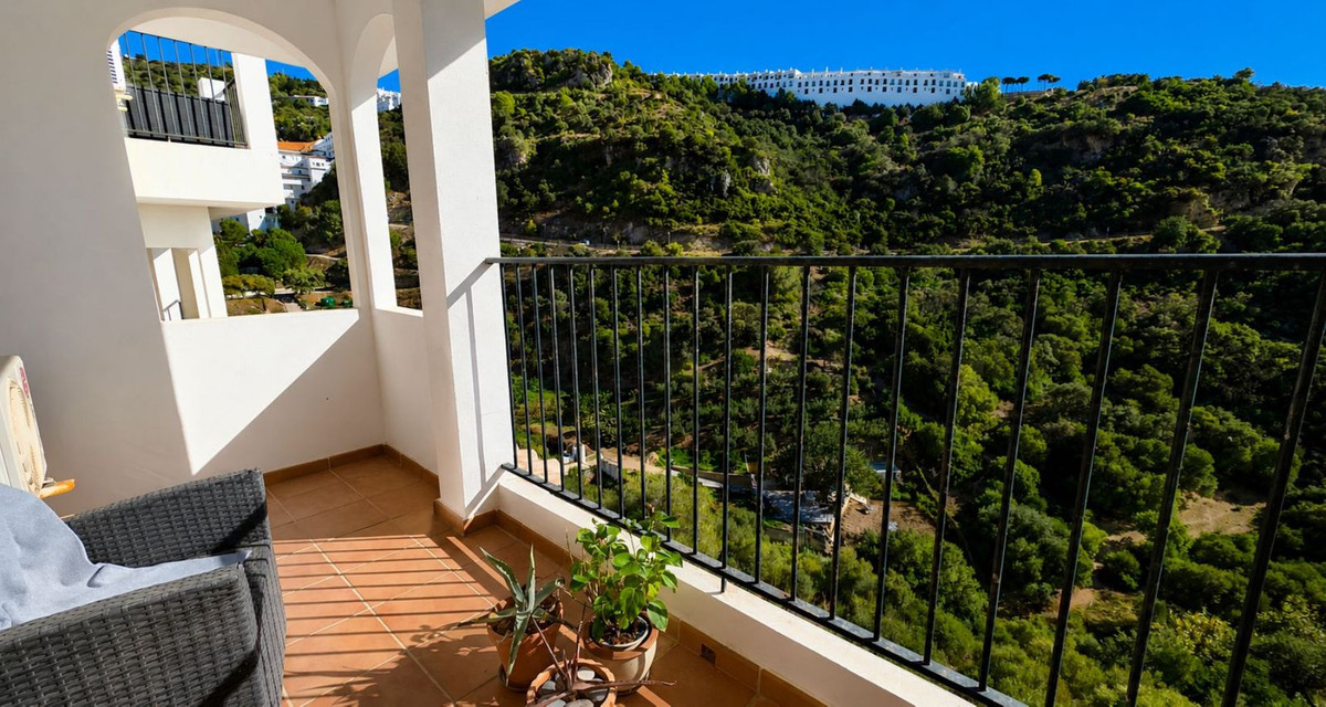 3 Bed Townhouse for sale in Casares Costa Del Sol, Málaga, Spain