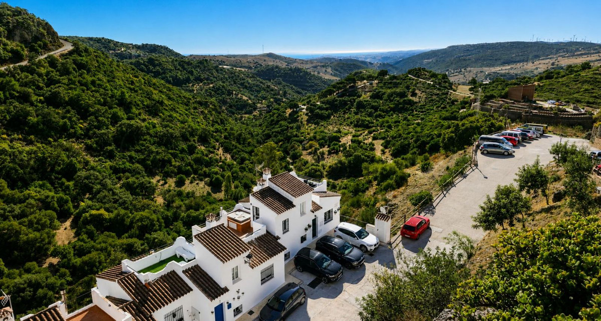 3 Bed Townhouse for sale in Casares Costa Del Sol, Málaga, Spain