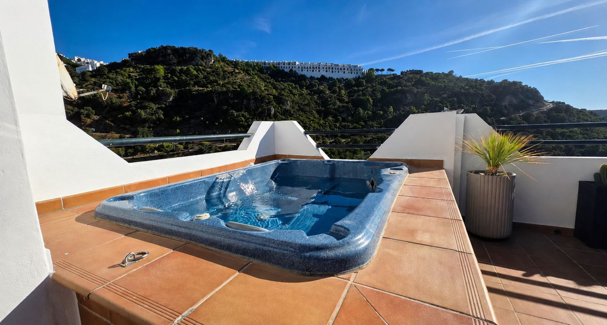 3 Bed Townhouse for sale in Casares Costa Del Sol, Málaga, Spain